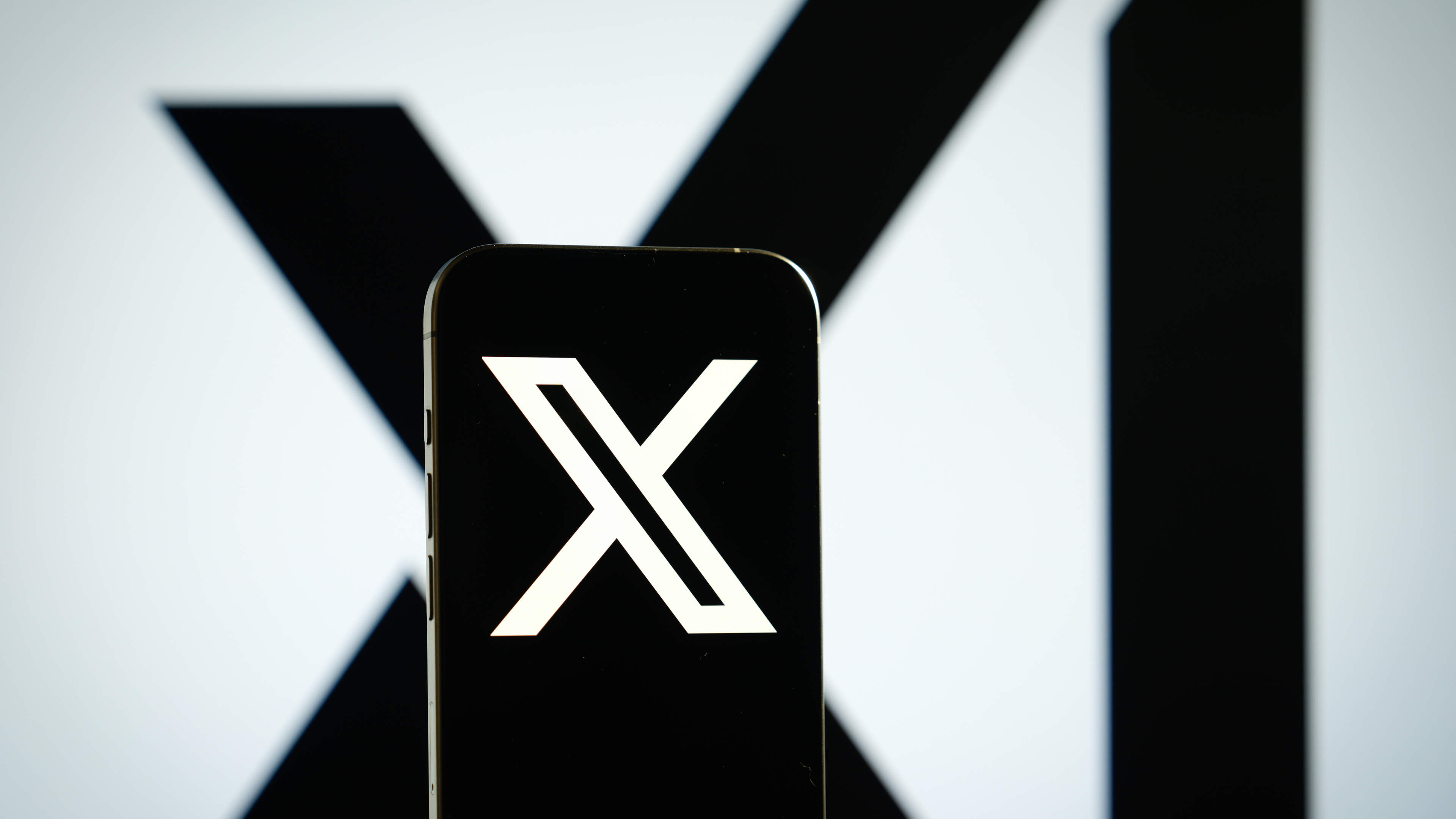 Social media platform X opens High Court challenge against Coimisiún na Meán